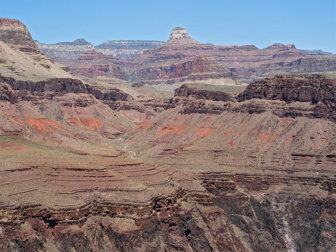 Cliffs north of Plateau Point