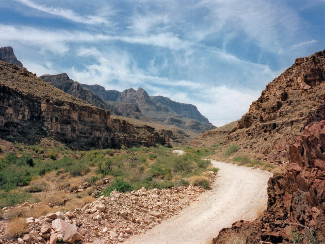 The road down Peach Springs Canyon