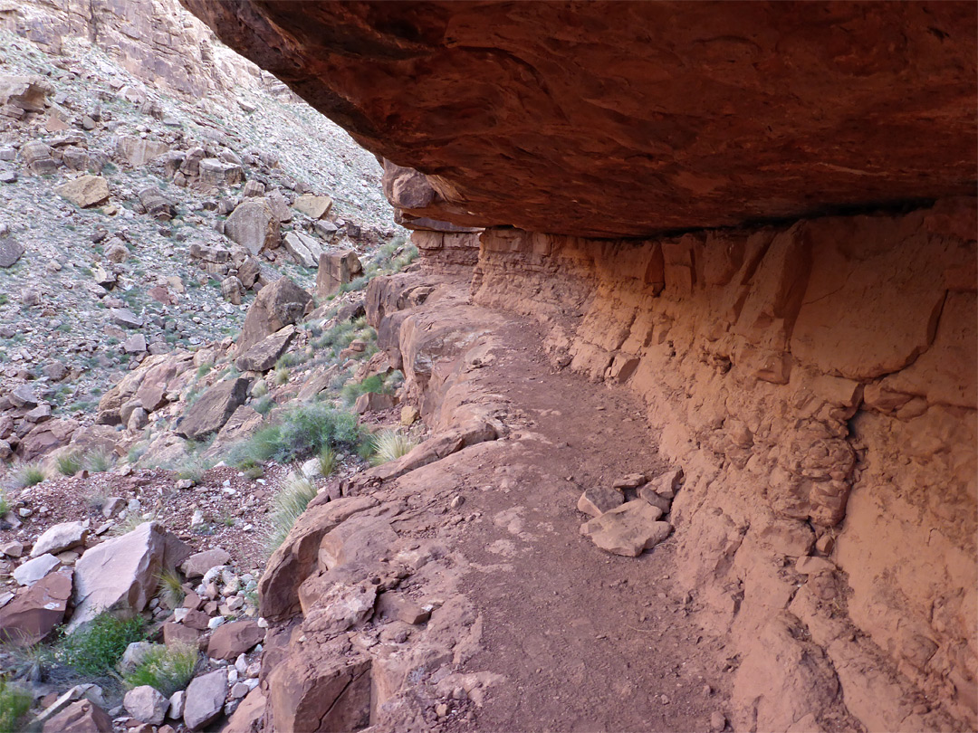 Overhanging rocks