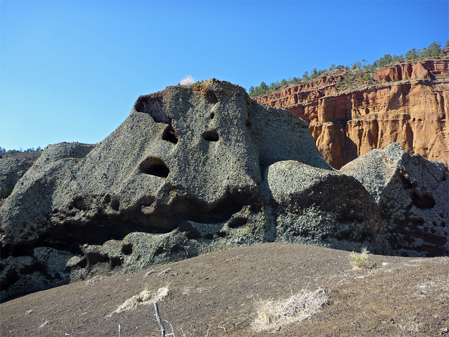 Face-like formation