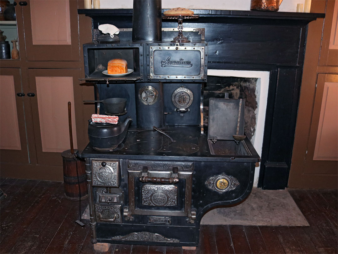 Kitchen stove