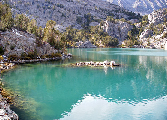 Turquoise water in Fifth Lake
