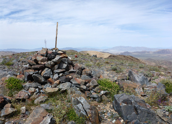 Cairn and boulders, on the Pinto Mountain summit