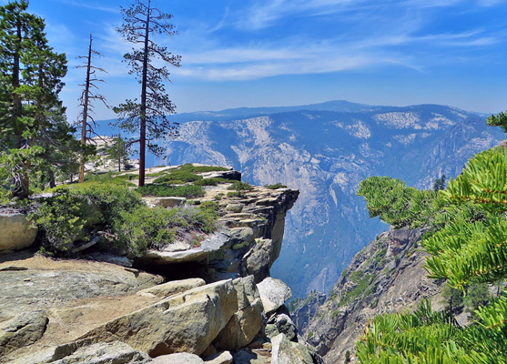 Edge of the cliffs at Taft Point