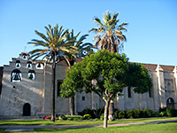 Lawns beside San Gabriel Arcángel