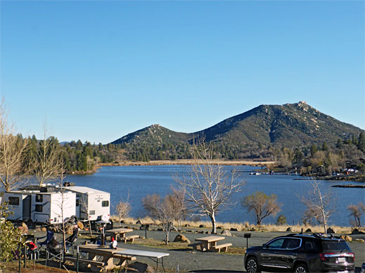 Picnic area beside Lake Cuyamaca
