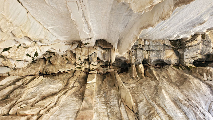 Marble alcove