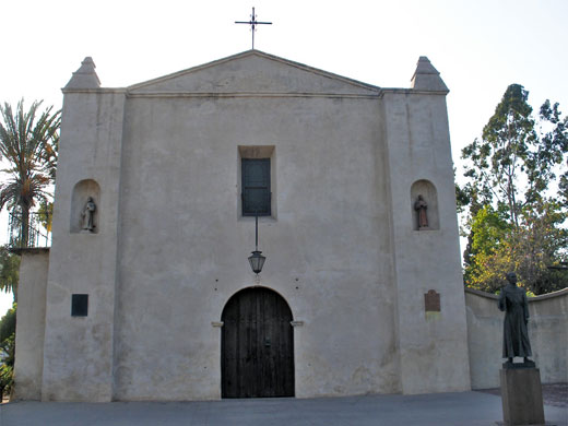 Main entrance to Misison San Gabriel Arcángel