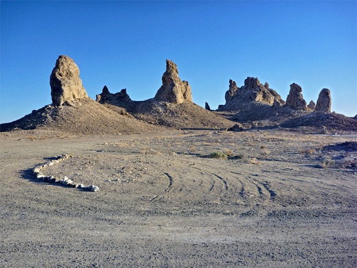 Track to the eastern group of pinnacles