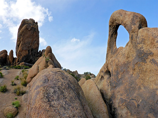 Fins and pinnacles near Whitney Portal Arch