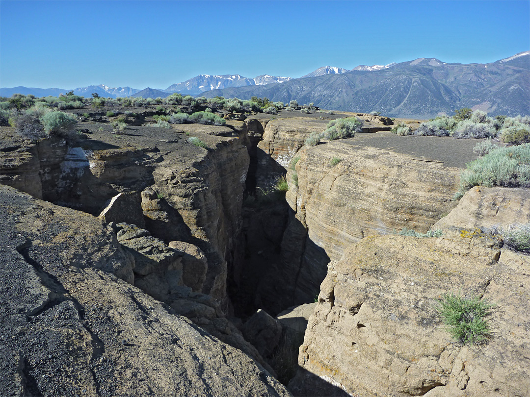 Entrance to a fissure