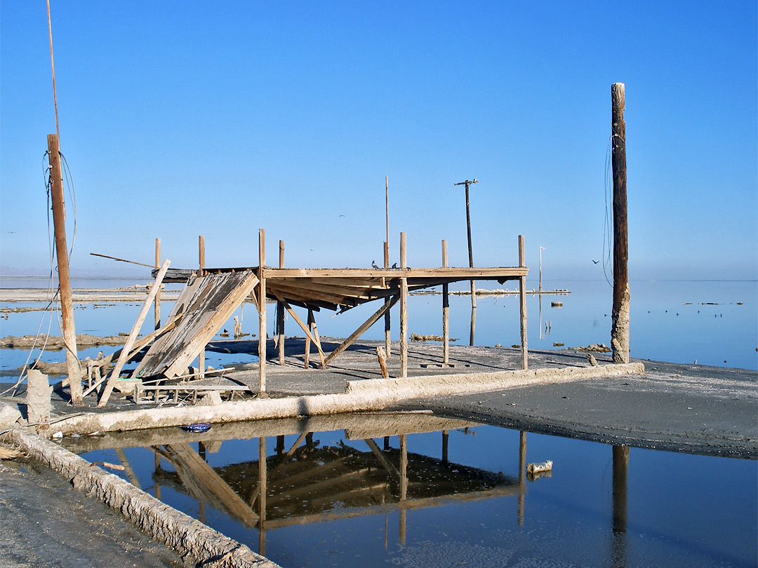 Shoreline structures