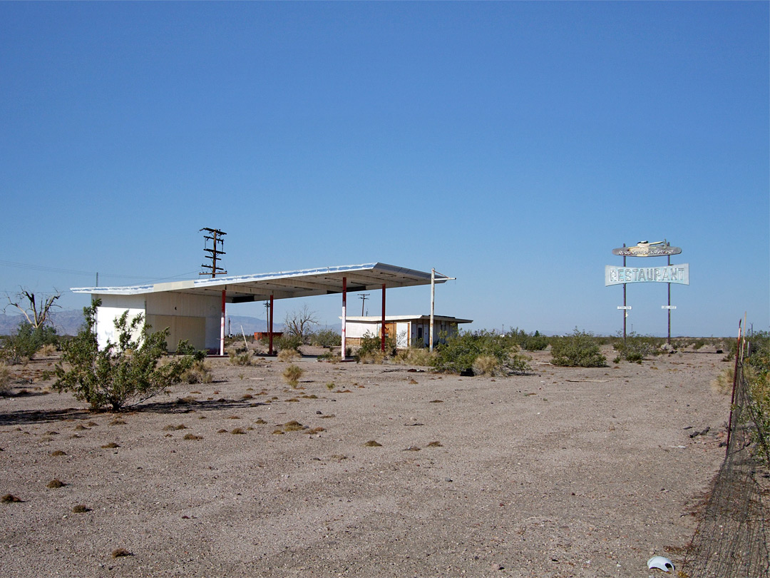 Derelict restaurant near Chambless