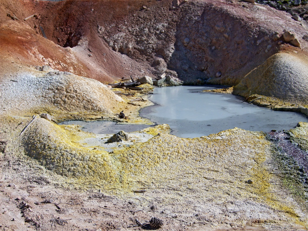 Sulfur-lined pool