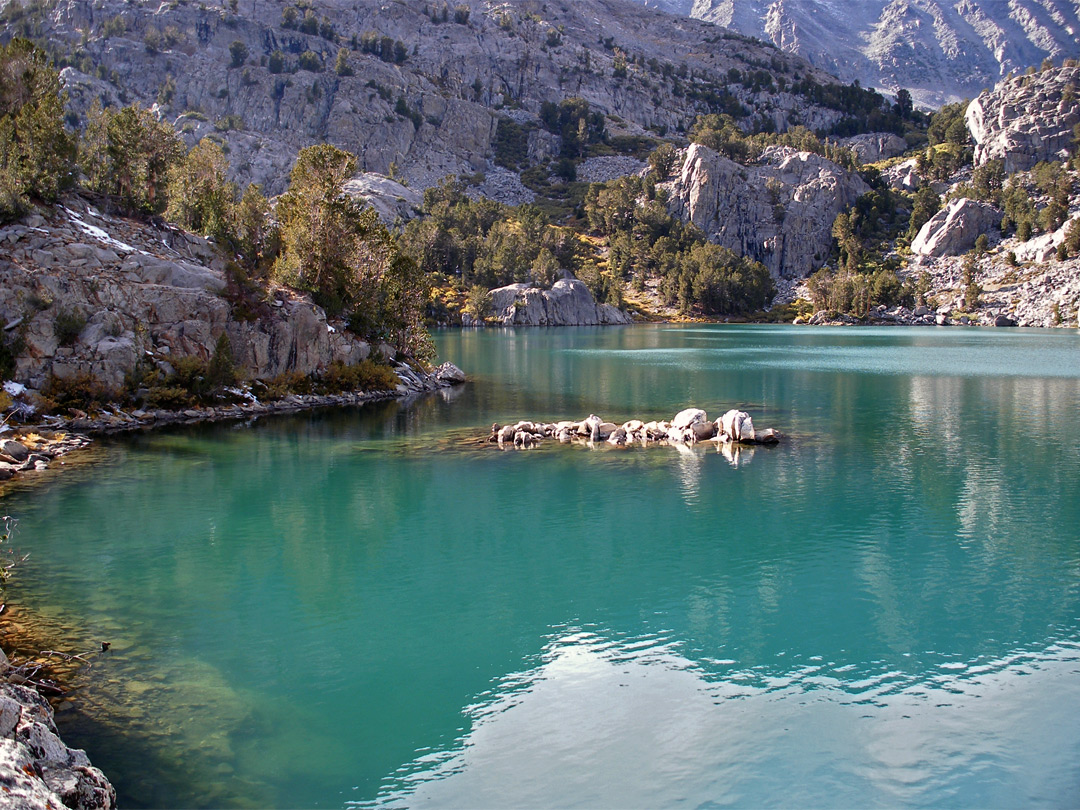 Turquoise water in Fifth Lake