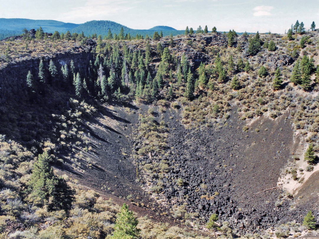 Mammoth Crater - view west