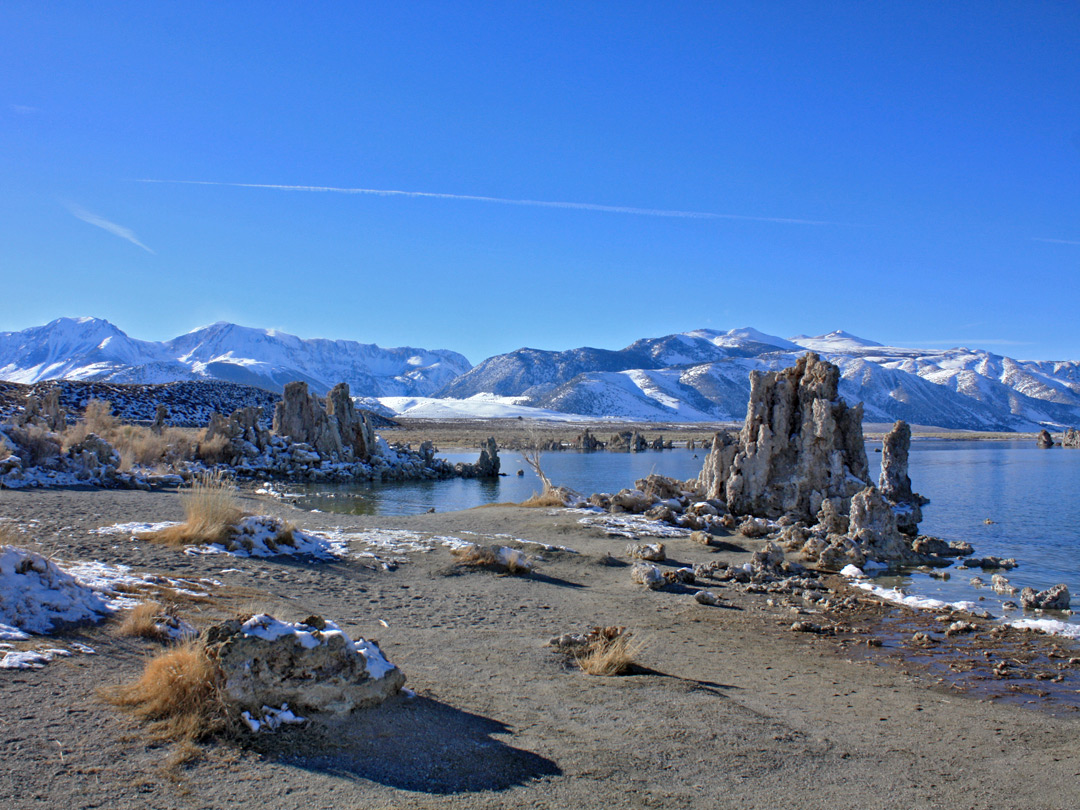 Snow on tufa