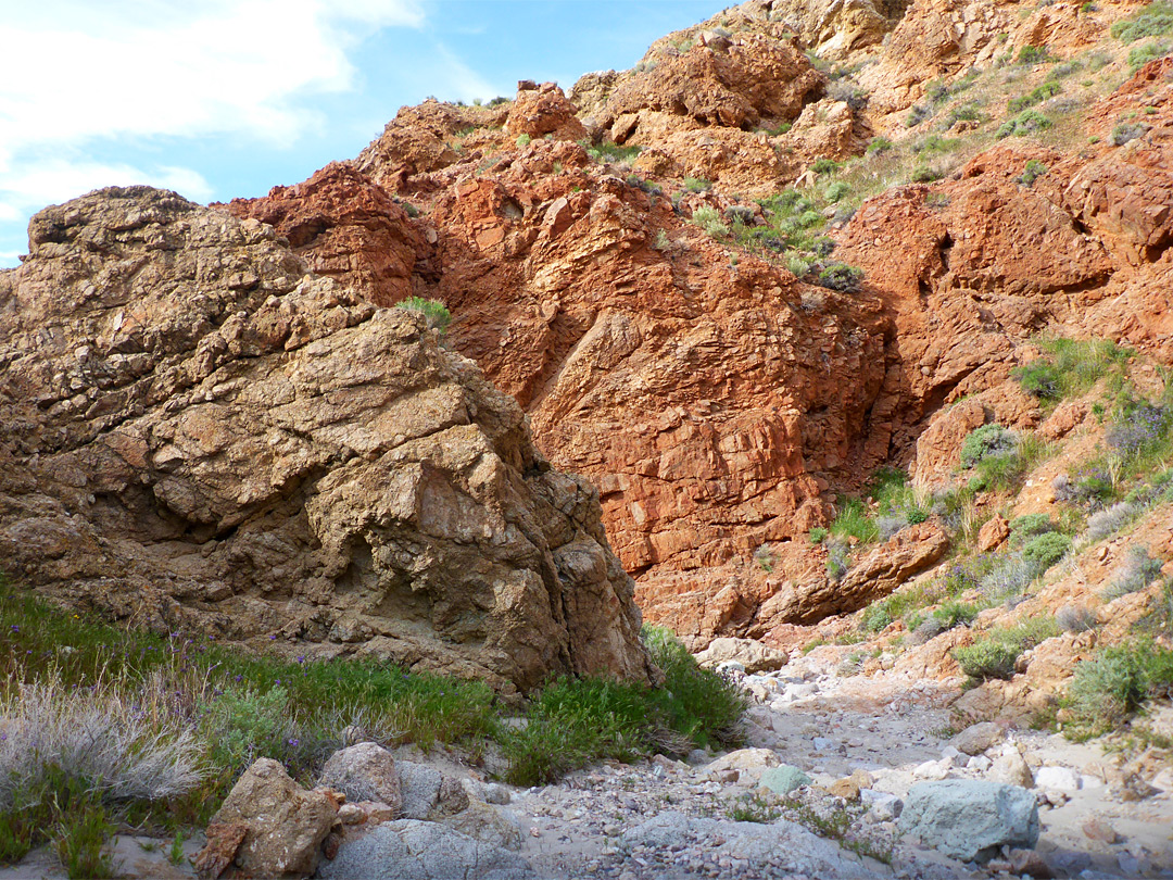 Red cliff