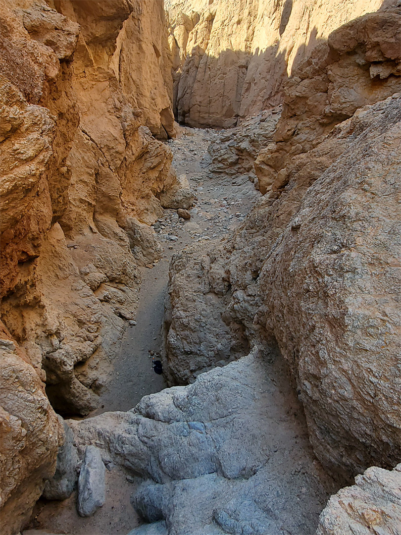 Passageway and drop-off