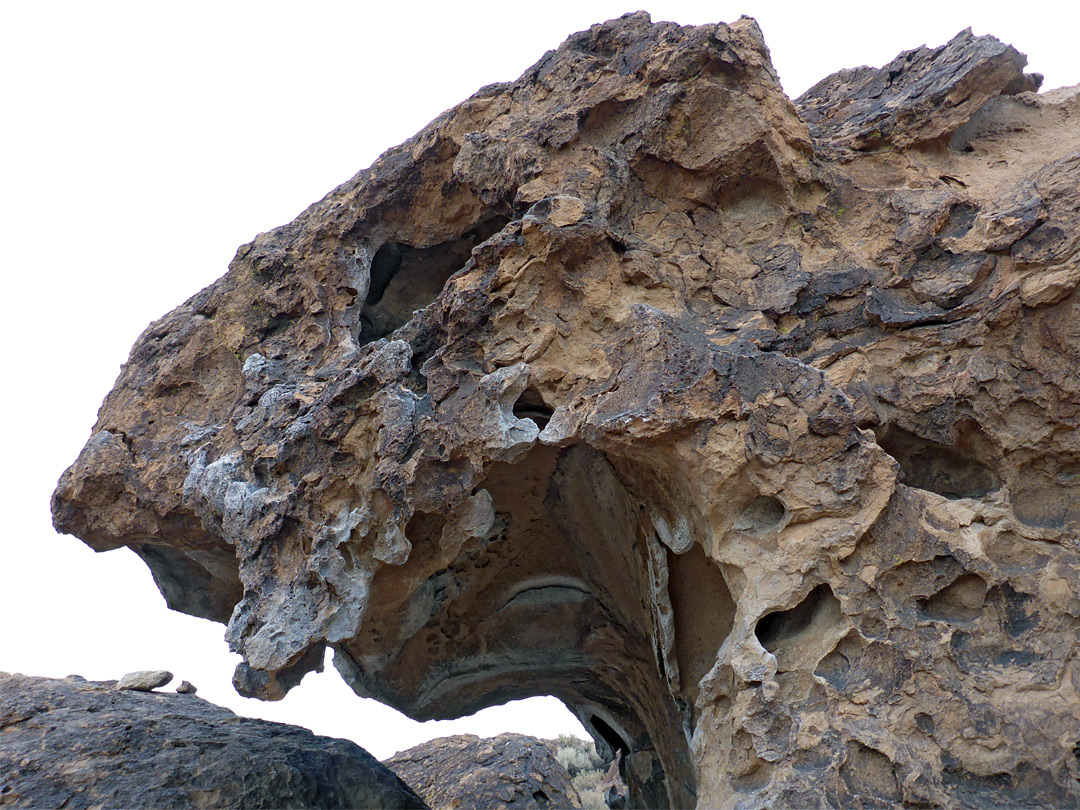 Head-shaped boulder