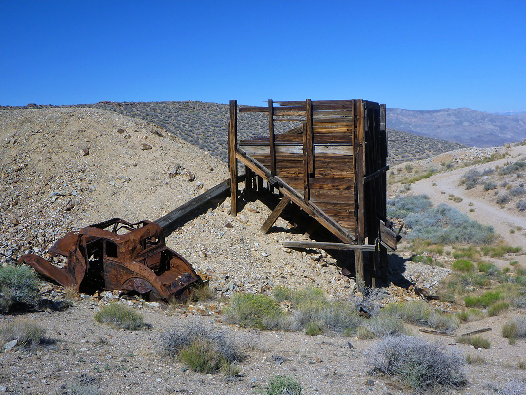 Car and hopper