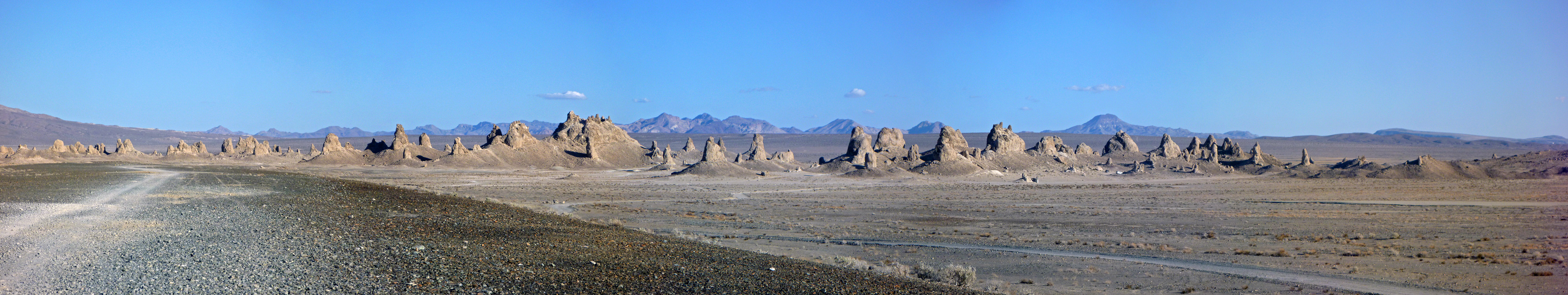 Road to the pinnacles