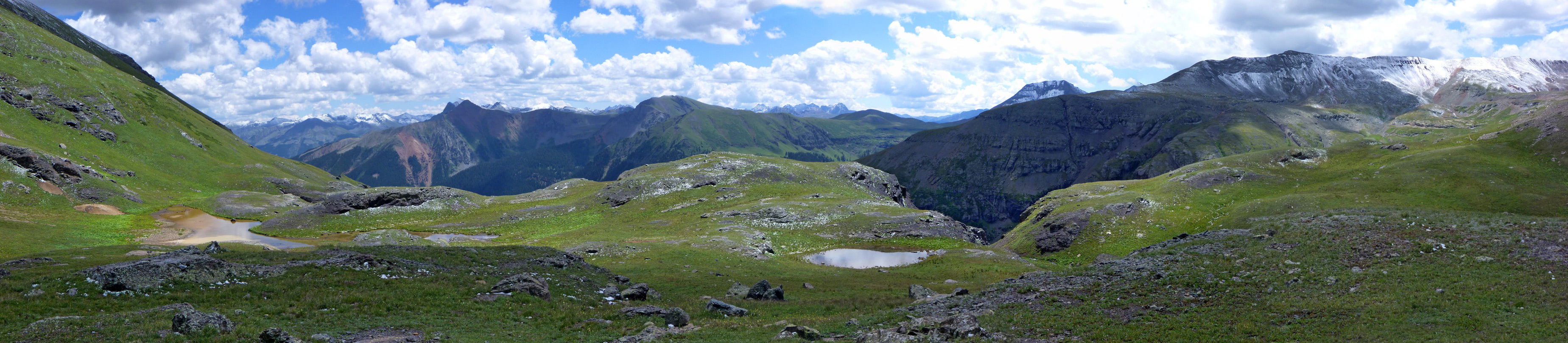 Rim of the plateau south of Island Lake