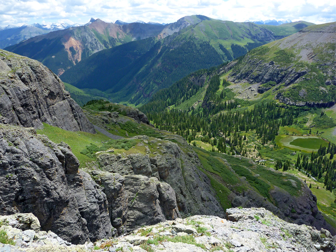 Cliffs below Island Lake
