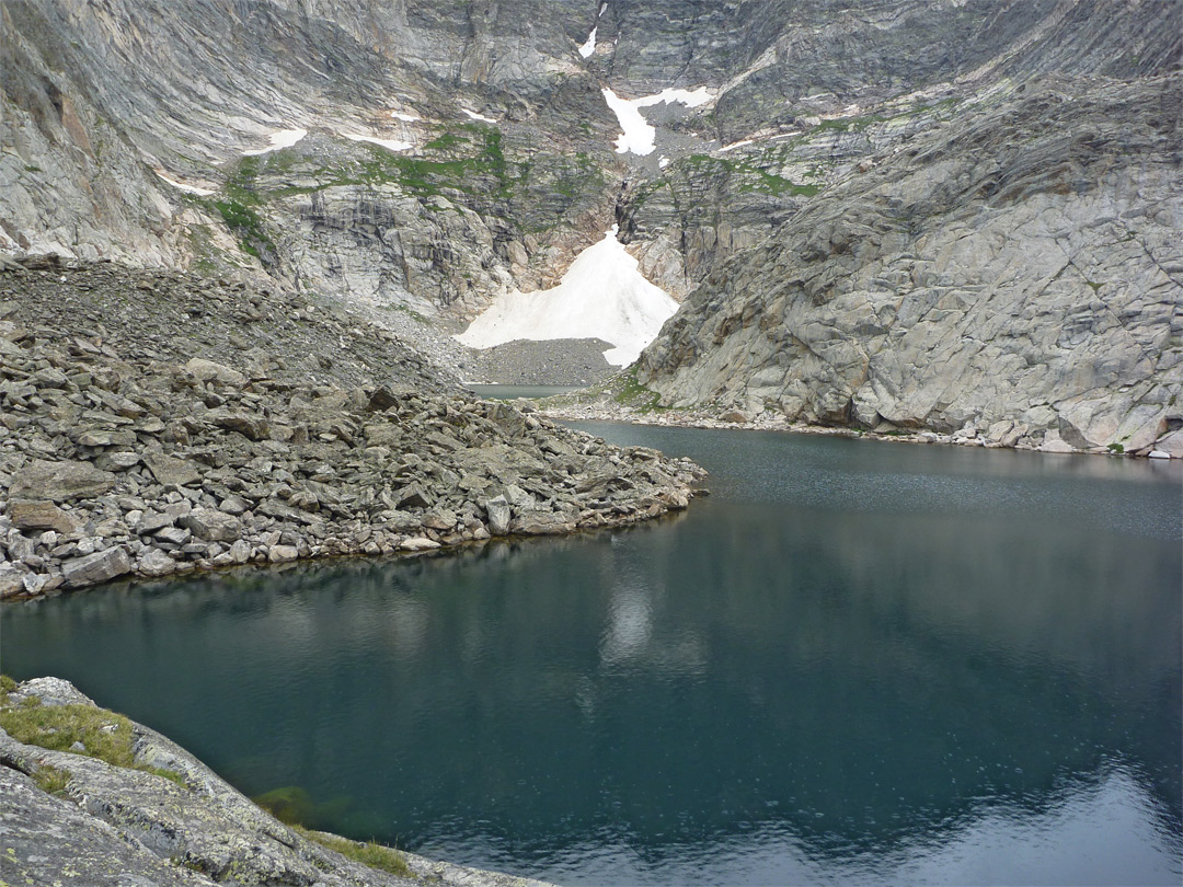 Rocks above the Spectacle Lakes