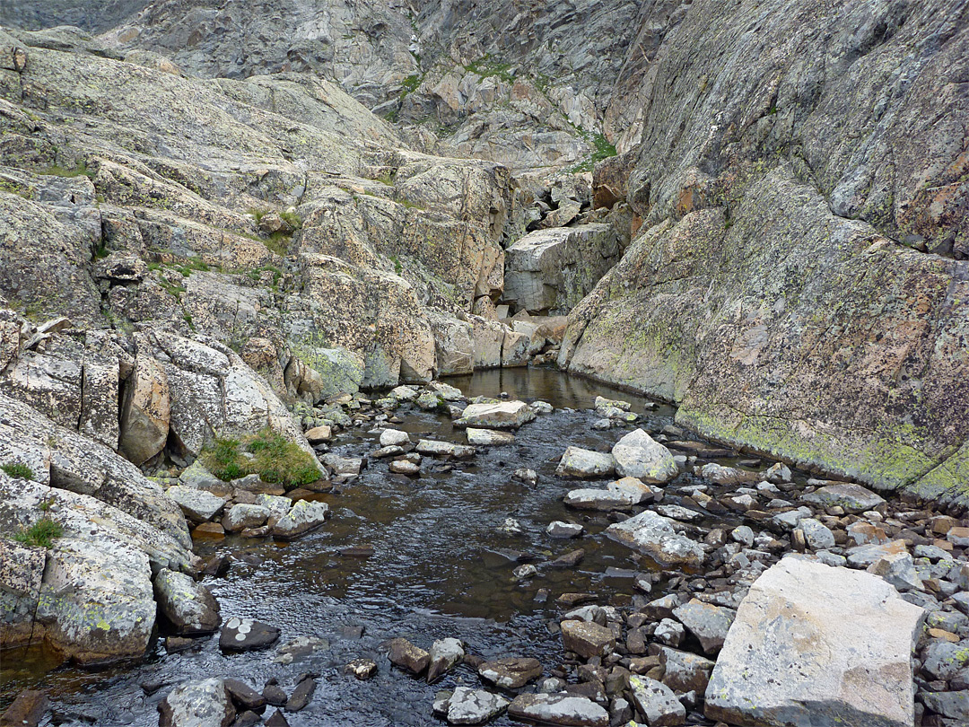 Grey granite walls