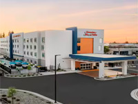 Hampton Inn & Suites Bakersfield Central