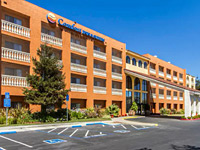 Comfort Inn & Suites Newark