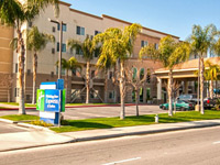 Holiday Inn Express & Suites Bakersfield Central