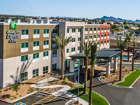 Holiday Inn Express & Suites Lake Havasu - London Bridge