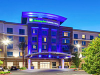 Holiday Inn Express & Suites Anaheim Resort Area