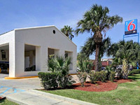 Motel 6 Laredo, TX - North I-35