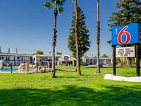 Motel 6 Visalia