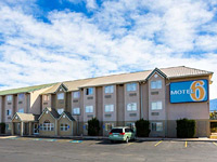 Motel 6 Bernalillo