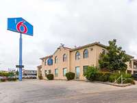 Motel 6 San Antonio - Fiesta Trails