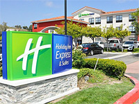 Holiday Inn Express & Suites Lake Forest