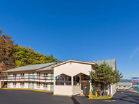 Howard Johnson by Wyndham Roseburg