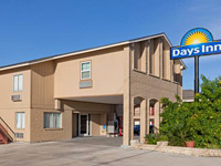 Days Inn by Wyndham Kenedy