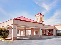 Super 8 by Wyndham Plainview