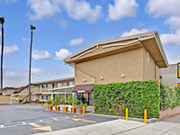 Super 8 by Wyndham Los Angeles-Culver City Area