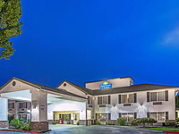 Days Inn & Suites by Wyndham Gresham