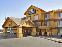 Days Inn & Suites by Wyndham Surprise