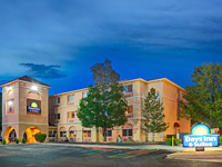 Days Inn & Suites by Wyndham Airport Albuquerque