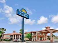 Days Inn & Suites by Wyndham Braunig Lake