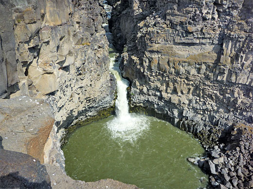 Devils Punchbowl, in Malad Gorge