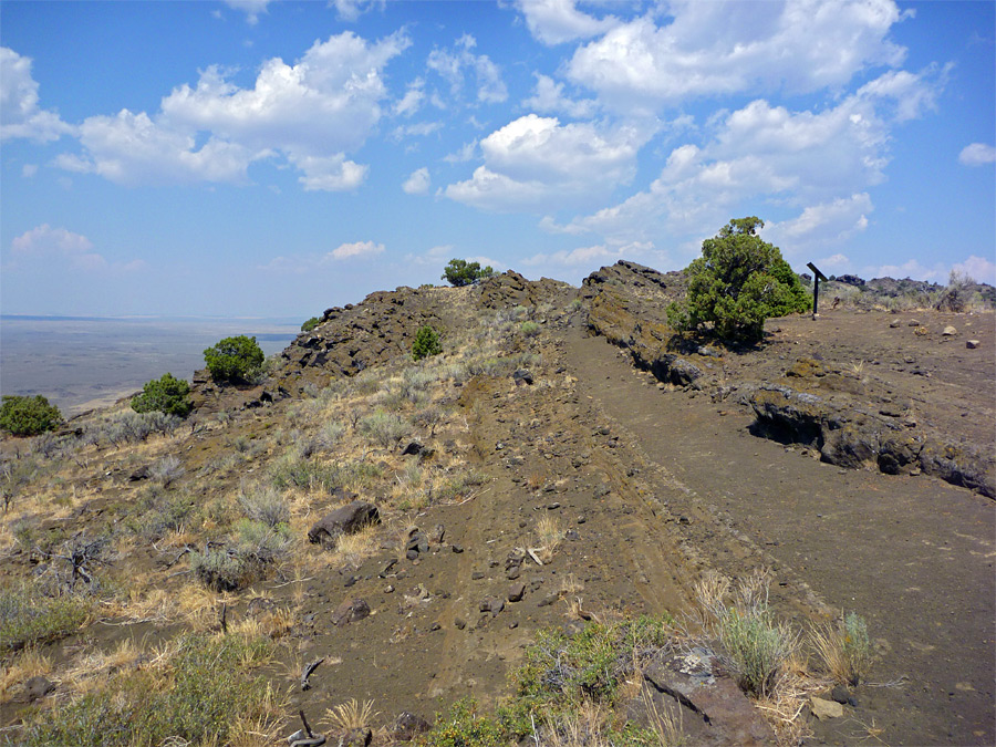 Path along the rim